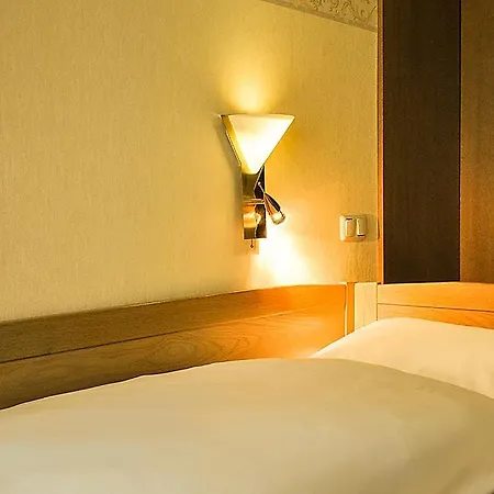 酒店 施马丁堡硕餐厅酒店 3*