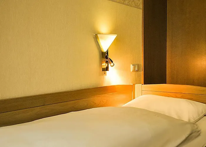 מלון Hotel-restaurant Schmachtenbergshof 3*